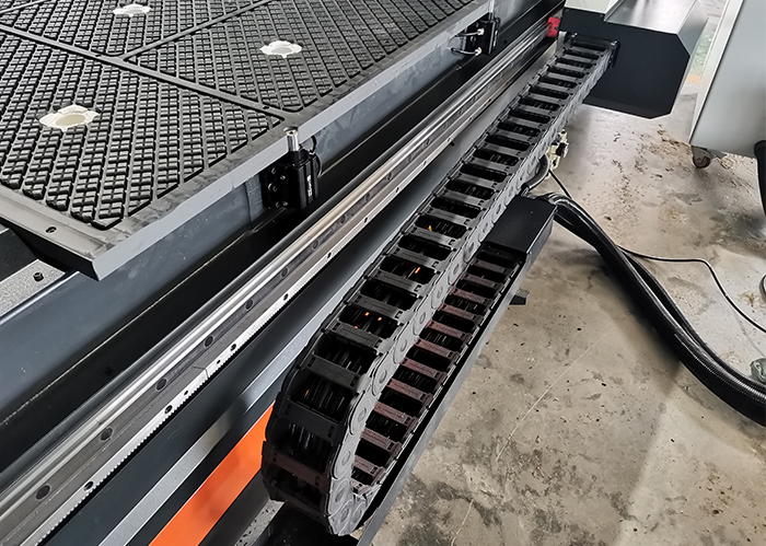 跟隨式換刀加工中心B2